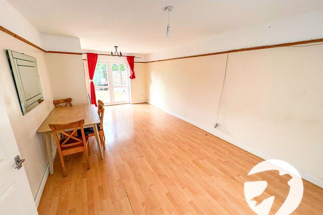 81, Kingsholm Gardens, London photo 2