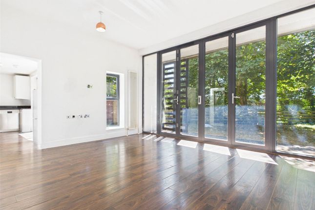 147a (Bungalow),, Uxbridge Road, Hampton Hill photo 2
