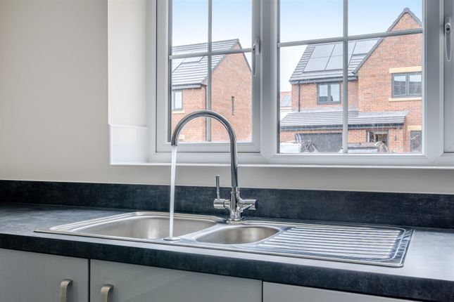 12, Lincoln Drive, Gedling photo 3