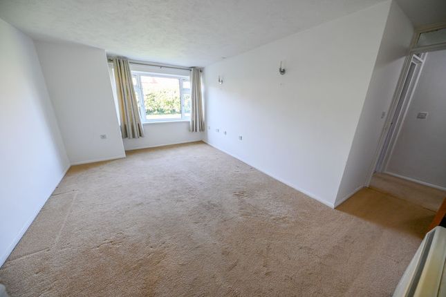 3 Oaklands, Holly Drive, Waterlooville photo 3