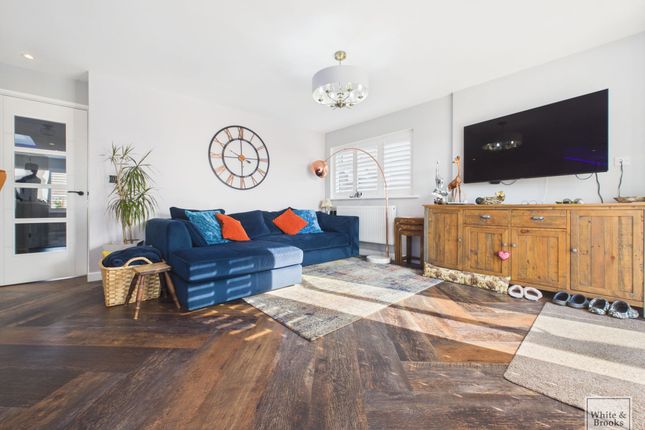 21 Godwin Way, Chichester photo 2