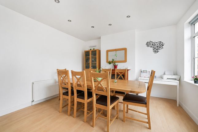 2, Portnalls Rise, Coulsdon photo 4