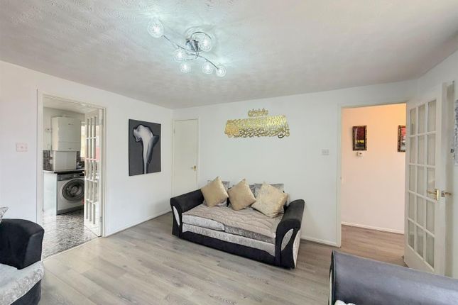 17, Bramble Close, Leicester photo 4