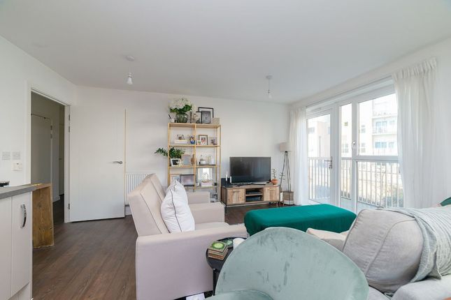 Flat for sale in Ruby Court, Cabot Close, Croydon