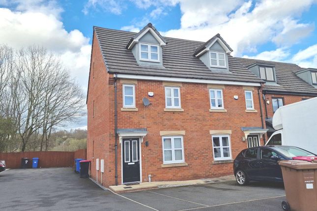 Town house to rent in Greene Way, Salford
