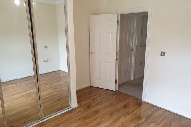 Thumbnail Flat to rent in Cavell Drive, Bishop’S Stortford