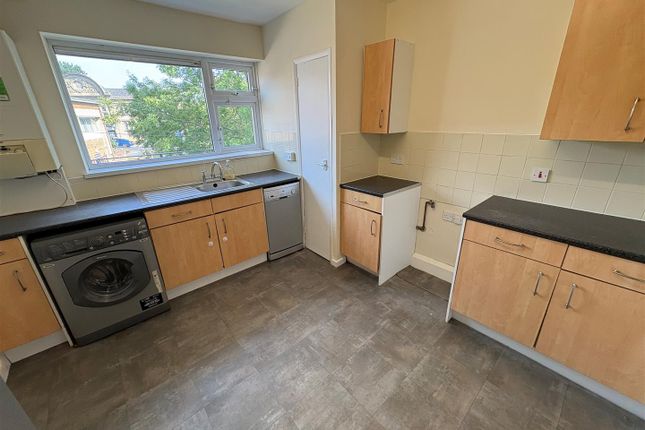 84, Carr Street, Batley photo 3