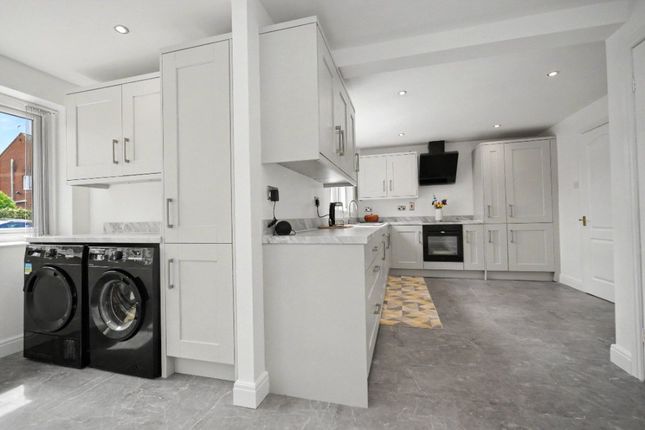 8, Felkirk Drive, Wakefield photo 4