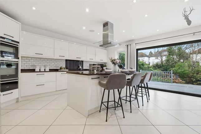 17 The Glade, Woodford Green photo 3