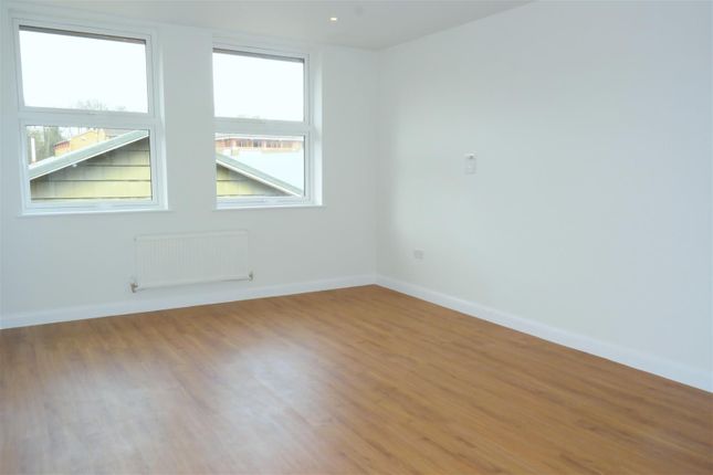 14, Woodland Court, St Albans photo 4