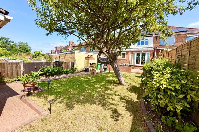 42, Grove Crescent, London photo 4