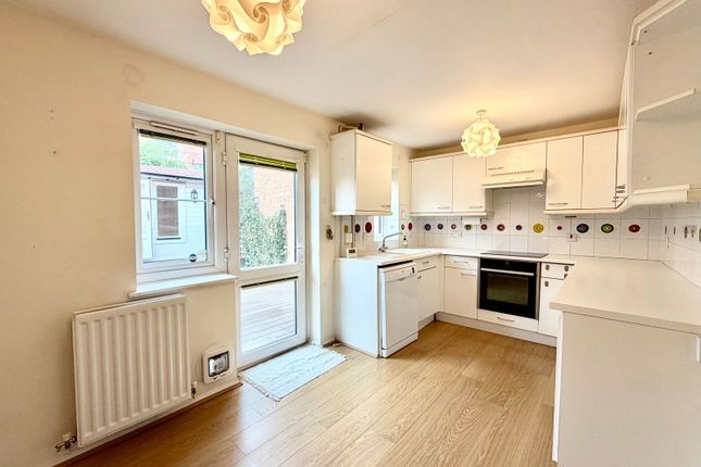 10, Fakenham Close, London photo 3