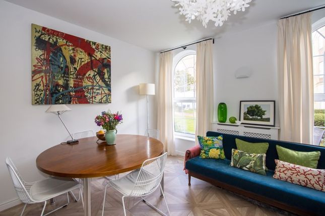 56, John Batchelor Way, Penarth photo 3