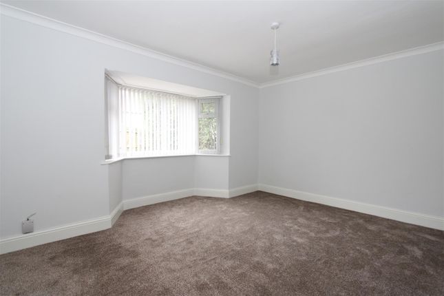 10, Abbotside Close, Bradford photo 4