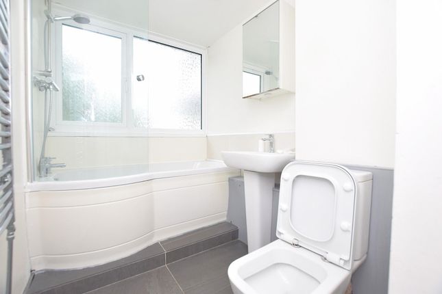 4, The Ridings, Romford Road, Chigwell photo 5