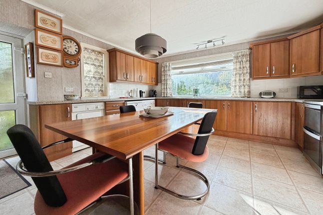 2, Dunterlie Court, Glasgow photo 4