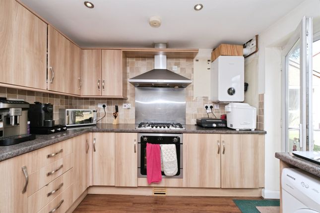 14, Bassingham Close, Derby photo 4
