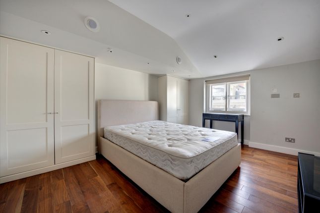 Flat for sale in Chester Square, London