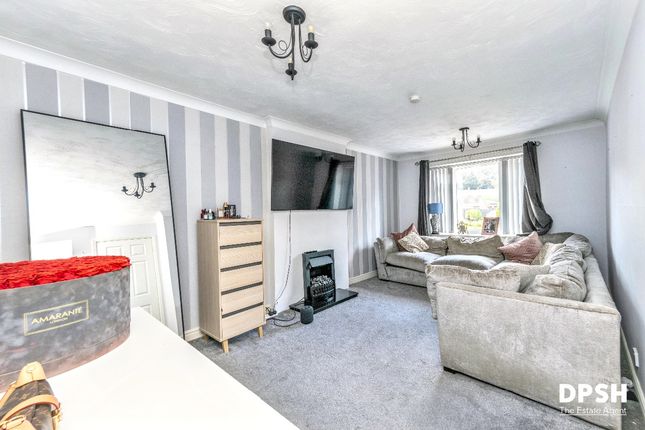 28 Hare Farm Avenue, Leeds photo 3