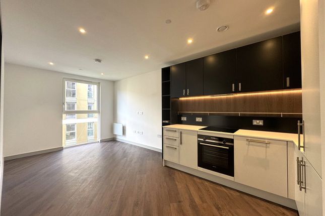 33 Lily House, 2, Eden Grove, Surrey photo 2