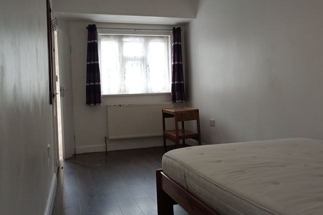 Thumbnail Flat to rent in Leyswood Drive, Ilford