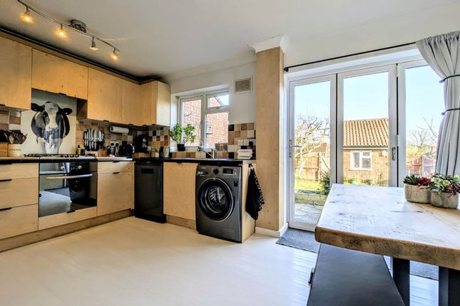 39, Sunbury Close, Bordon photo 4