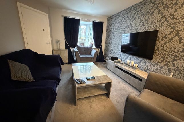 32, Hutchinson Way, Manchester photo 2