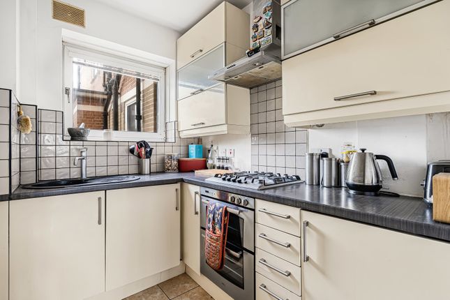 Flat 78, Belvedere Court, 372-374, Upper Richmond Road, London photo 3