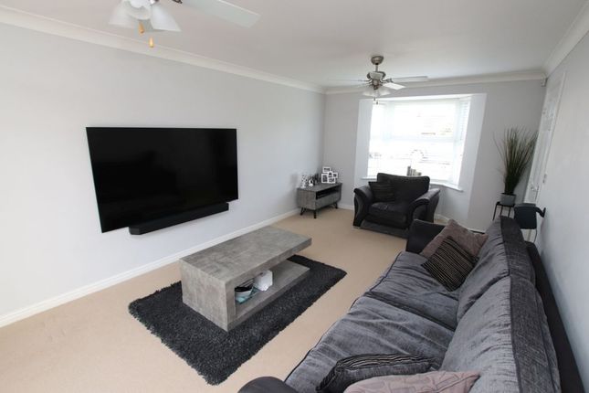 2, Bevers Way, Holton-Le-Clay photo 2