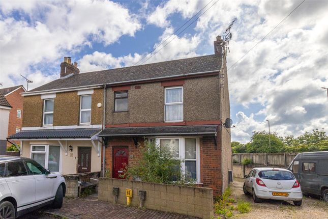 Thumbnail Flat to rent in Caulfield Road, Gorse Hill, Swindon, Wiltshire