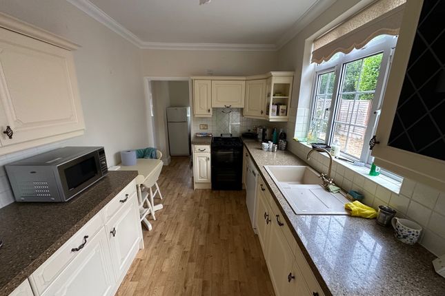 8, BALGORES SQUARE, GIDEA PARK, ESSEX photo 3