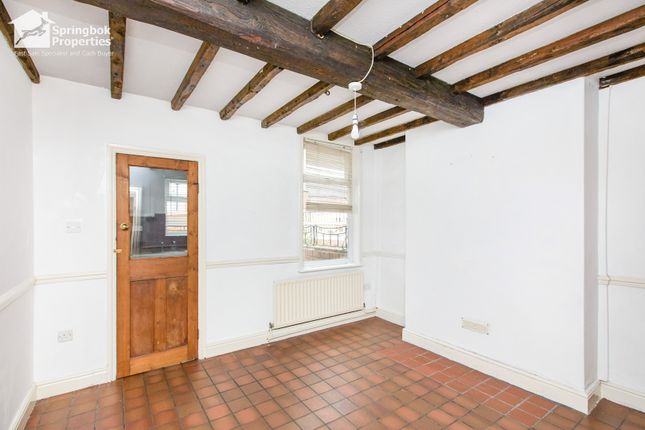 8, Highfield Road, Kilburn photo 4