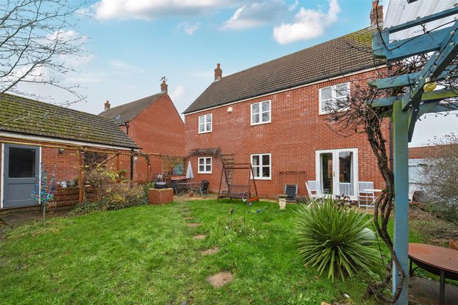 11, Teasel Close, Devizes photo 2