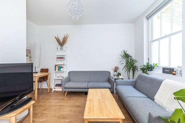 Flat to rent in Islington Park Street, London