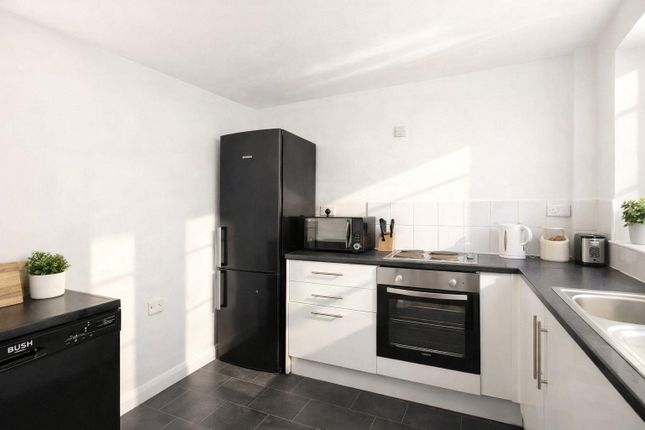 42, Linton Gardens, London photo 3