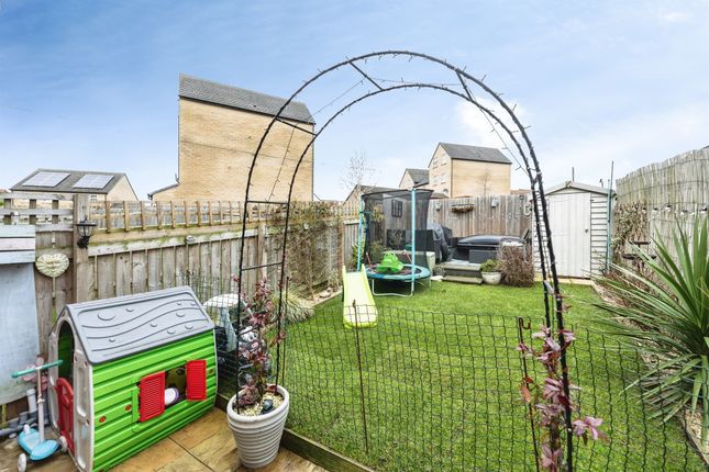 6, Camplin View, Pontefract photo 2