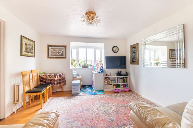 1-bed flat on Alliance Close, Wembley, £190,000