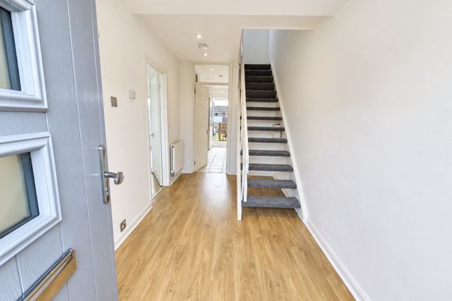 15 Chestnut Path, Canewdon, Essex photo 2