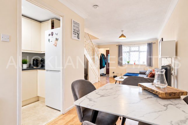 150, Vincenzo Close, Hatfield photo 4