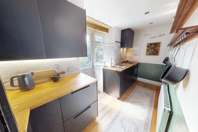 8, Brighouse Road, Bradford photo 4