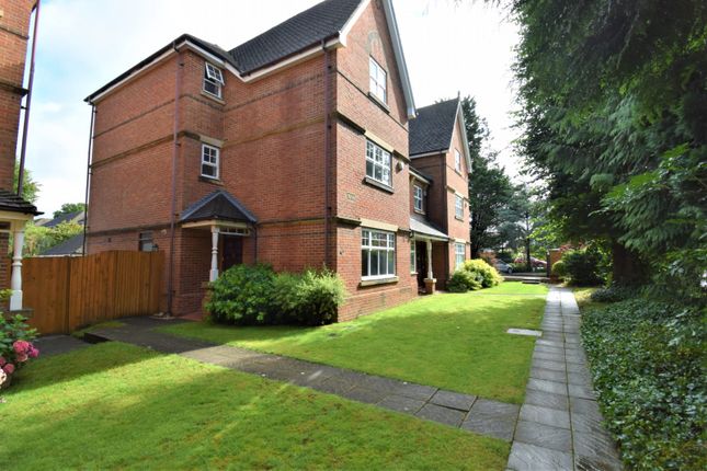 Town house to rent in Highlands, Farnham Common, Slough SL2