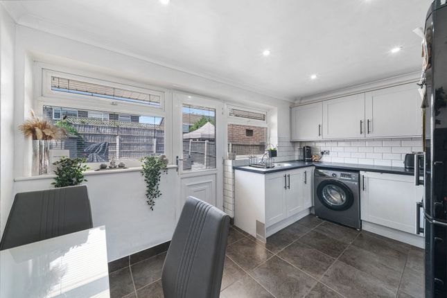 4 Cheltenham Crescent, Runcorn photo 4