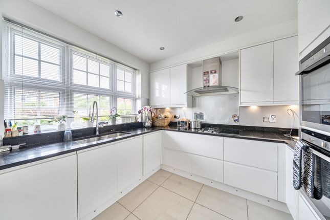 23, Sunningdale Close, Stanmore photo 4