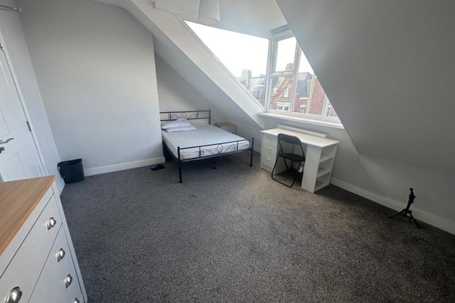 Room to rent in Westoe Road, South Shields