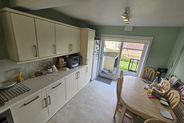 15, Yew Tree Close, Pentrebane, Cardiff photo 3