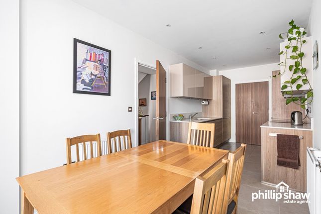 1 Ruskin Parade, Edgware photo 4