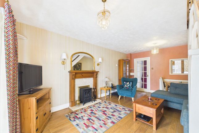 9, Dove Close, Worcestershire photo 3