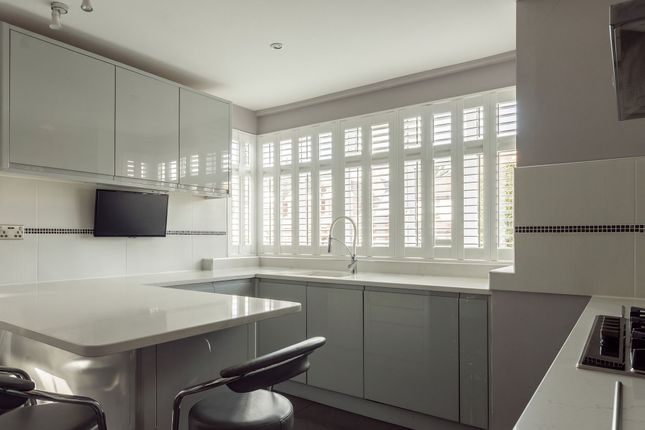 17 Sherwoods Road, Watford photo 3