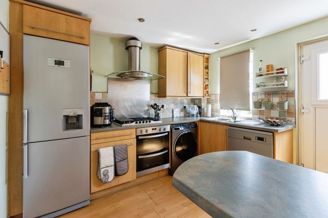 14, White Laithe Gardens, LEEDS photo 4