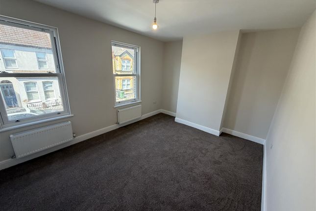 60, Stanley Road, London photo 2
